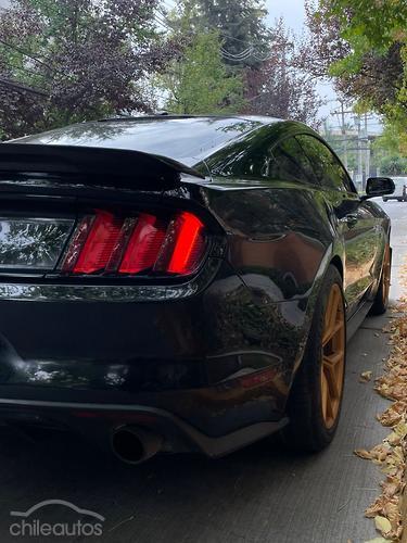 Ford Mustang 4