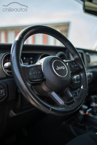 Jeep Gladiator 8