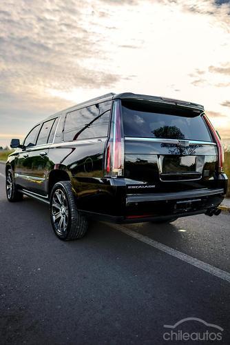 Cadillac Escalade 13