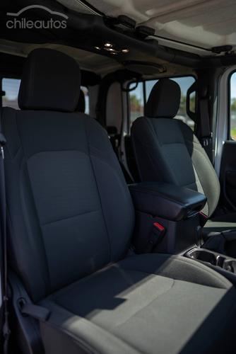Jeep Gladiator 10