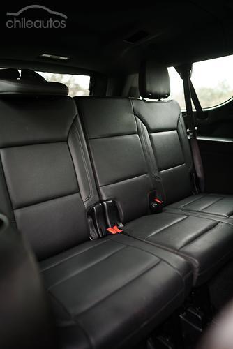 Chevrolet Suburban 11