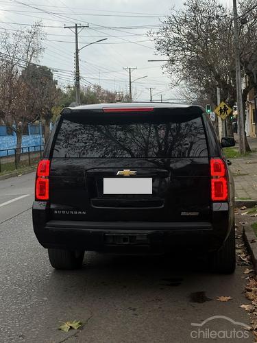 Chevrolet Suburban 4
