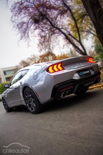 Ford Mustang 4