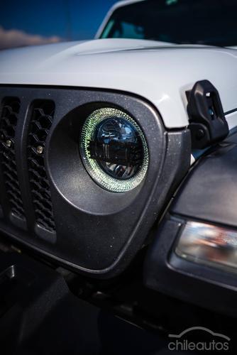 Jeep Gladiator 14