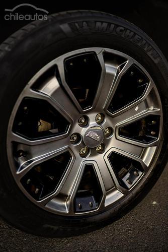 Cadillac Escalade 12