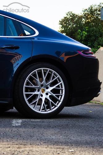 Porsche Panamera 8